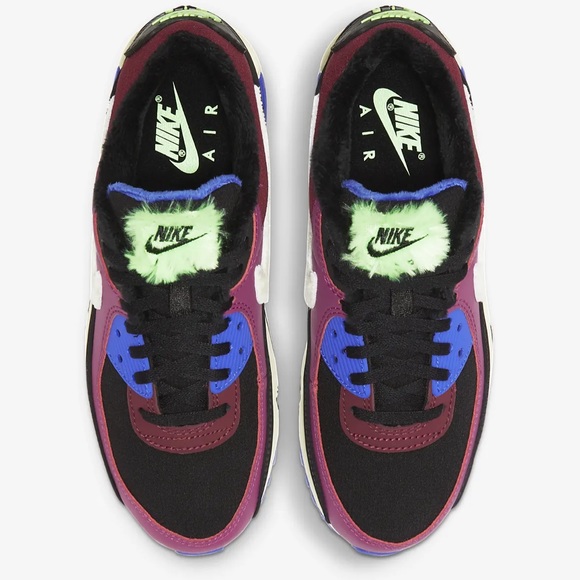 Nike Shoes - Women’s Nike Air Max 90 PRM